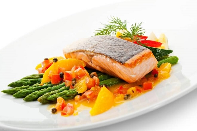 Cá hồi chứa nhiều acid béo Omega-3 rất tốt cho tim mạch