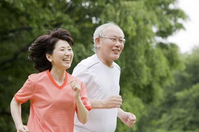 Vận động nhẹ nhàng, phù hợp sẽ giúp người cao tuổi thêm khỏe mạnh