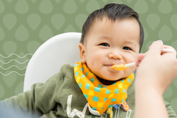 feeding-baby-with-spoon