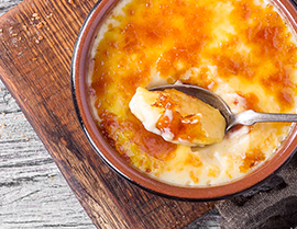 Enjoy this sweet creamy crème brûlée recipe with Vanilla Glucerna®.
