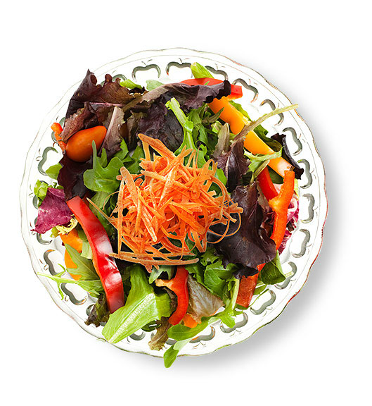 Spinach salad with red pepper, carrots, and oil & vinegar dressing.