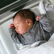 Devriez-vous réveiller votre bébé pour l'allaiter s'il a faim?