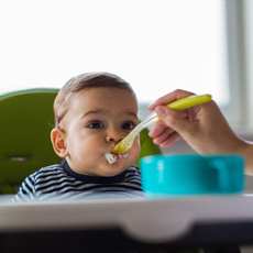 Guide Similac® sur l'introduction des aliments solides chez les bébés