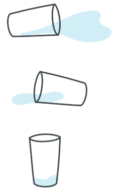 Trois verres d'eau renversés