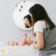Similac® Newborn Feeding Schedule: Signs Your Baby Is Drinking Enough