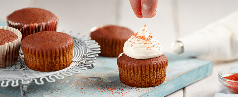Recette de cupcakes Red Velvet à base d'Ensure® Régulier à la vanille