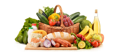 אוסף של מזון בריא: פירות, ירקות, לחם, שמן צמחי ויוגורט