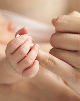 newborn-baby-holding-mothers-hand-callout